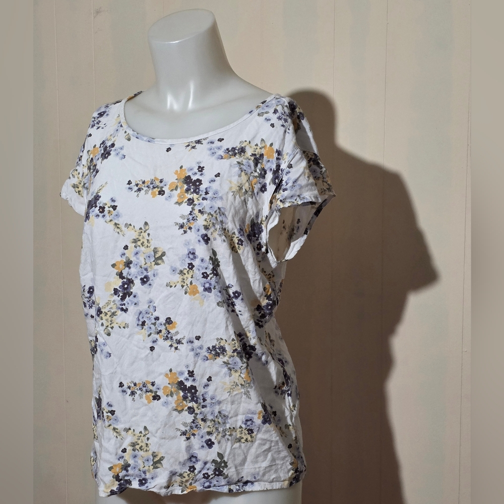 Abercrombie & Fitch Gray and Yellow Floral Short Sleeve Tee